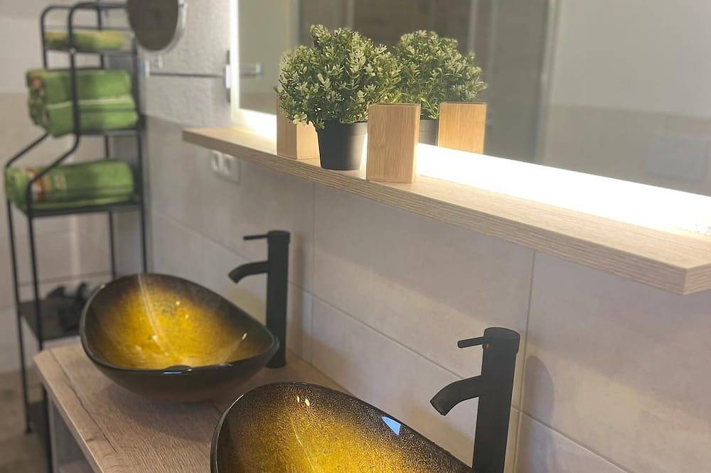 Ganze Wohnung, Gemütliche Ferienwohnung (76qm) mit Kaminofen und zwei Schlafzimmern in Kollnburg, Ostbayern