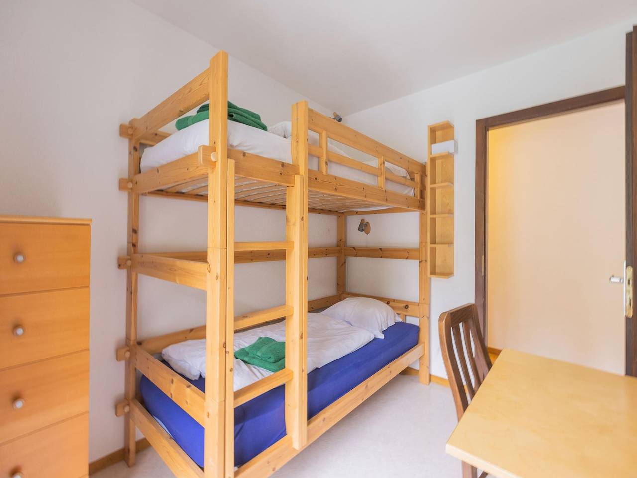 Geheel appartement, Vakantieappartement voor 6 personen met terras in Randogne, Sion - Sierre & omgeving