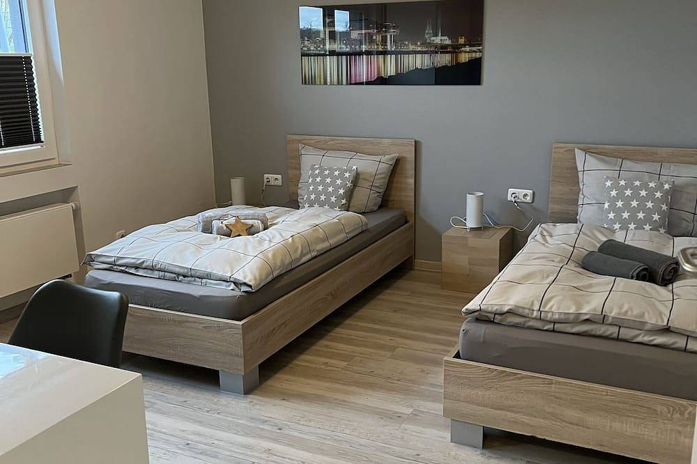 Ganze Wohnung, Free fast Wlan,modern,Küche,Terrasse, near Cologne, 2 Duschbäder in Bergisch Gladbach, Rheinisch-Bergischer Kreis