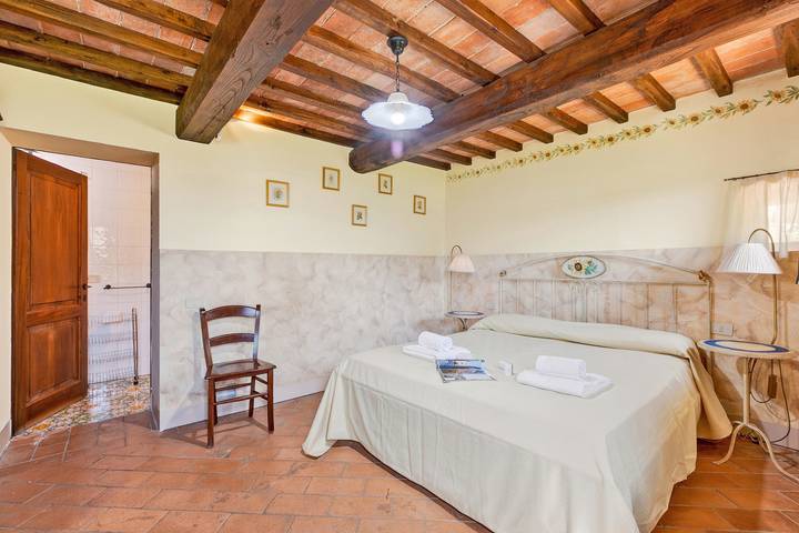 Entire apartment, La Pieve Di San Martino - Apt Girasole in Lano, Colle di Val d'Elsa