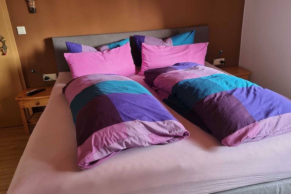 Nichtraucher-Doppelzimmer, 12 qm mit Wc und Dusche - Gästehaus Gravell in Europa-Park, Rust