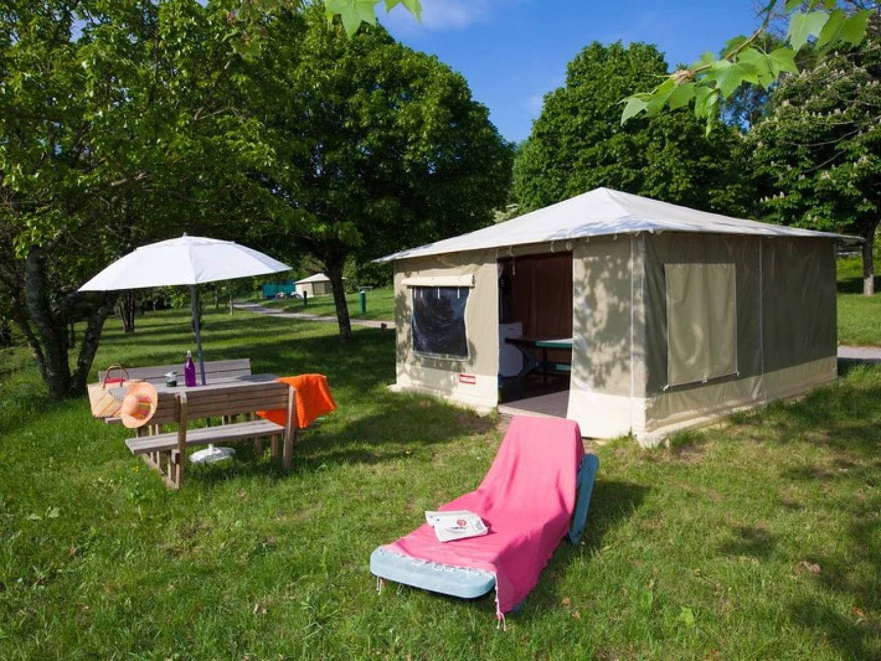 Zecamping 4* piscine chauffée toboggans animaux acceptés locatif 20m2 in Ucel, Parc naturel régional des Monts d'Ardèche
