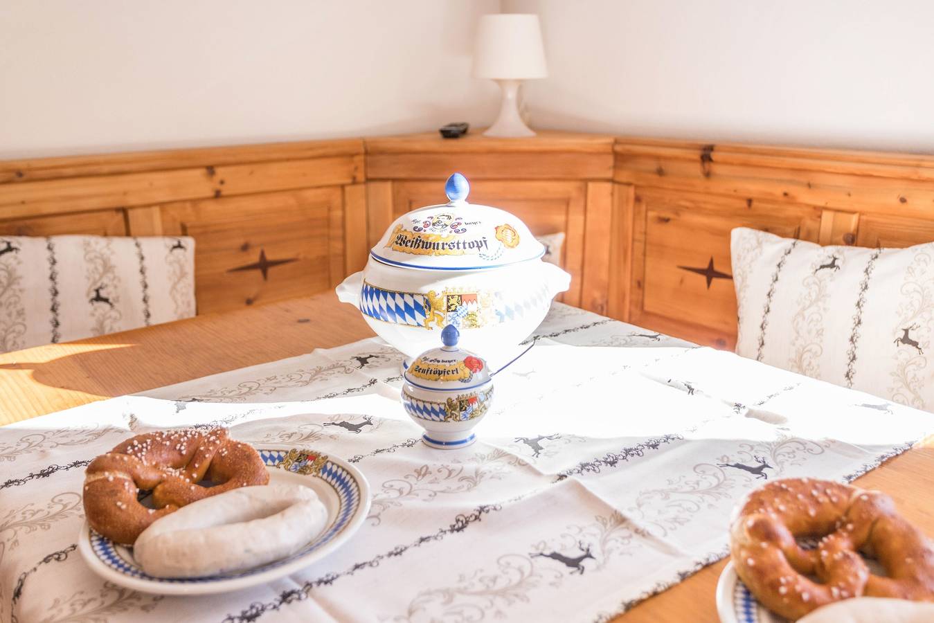 Ganze Wohnung, Ferienwohnung "Bernstein" in der Nähe des Skilifts mit Bergblick, Wlan, Balkon & Terrasse in Mittenwald, Bayerische Alpen