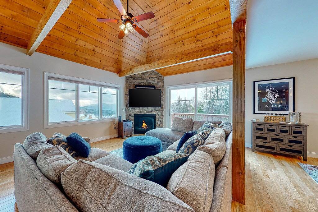 Ganze Wohnung, New Slopeside Home at Black Mountain w/ Mountain Views, Ac, Deck, Grill & Wifi in Jackson (NH), White Mountain National Forest