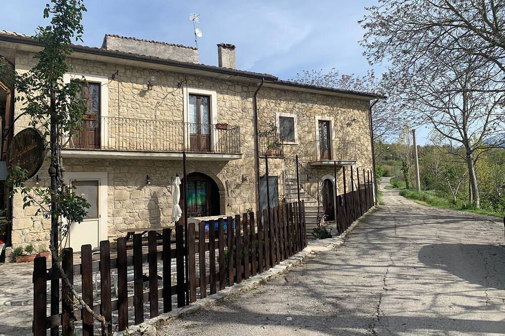 Farmhouse La Pagliarella In the national park of majella in Caramanico Terme, Parque Nacional de la Majella
