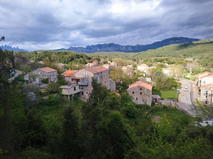 Gîte pour 4 personnes, avec terrasse et vue à Levie - 3