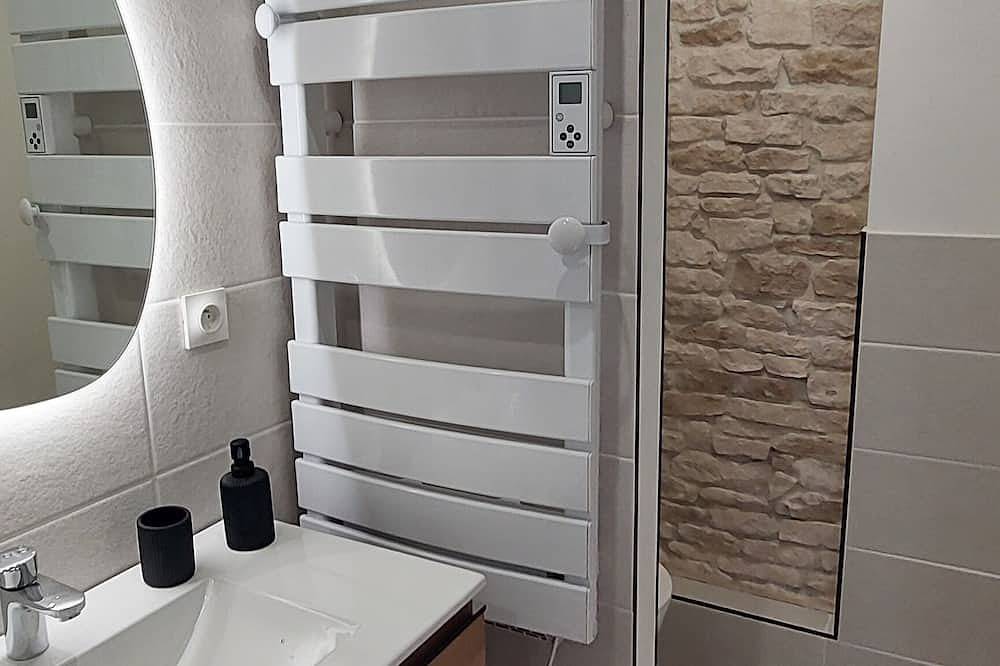 Appartement entier, Logement confortable, au calme de la campagne provençale, avec piscine et spa. in Malataverne, Région de nyons