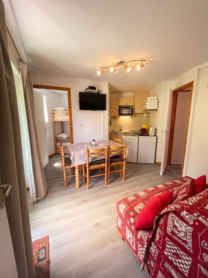 Entire apartment, Cozy apartment in Thollon-les-Mémises, 35 m², mountain view in Thollon-les-Mémises, Thonon-les-Bains region