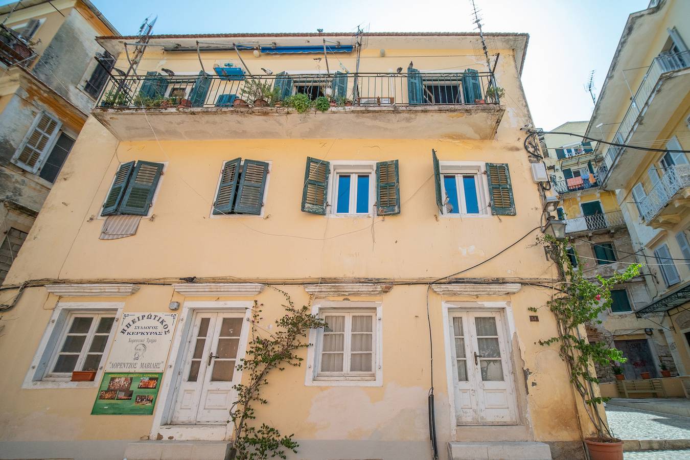 Entire apartment, 'Alexandros Apartment New Fortress' close to the Sea with Wi-Fi in Corfu (city), Corfu