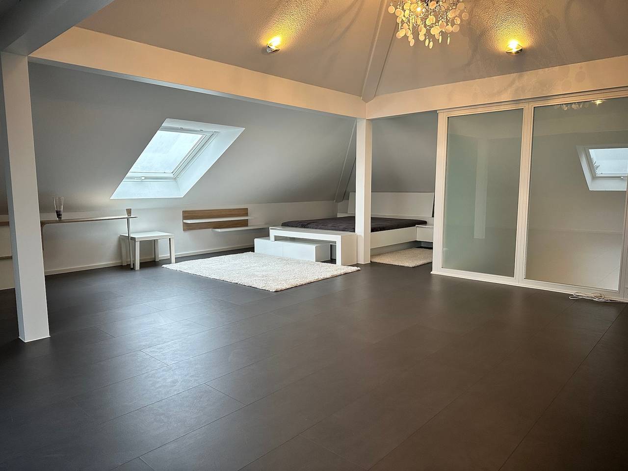 Apartment im Hotel 'Penthouse Gersthofen' mit Bergblick, privater Terrasse & Wlan in Gersthofen, Bayerisch Schwaben