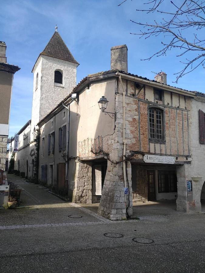 Gîte pour 5 personnes, avec vue et terrasse, animaux acceptés à Tournon-d'Agenais - 3
