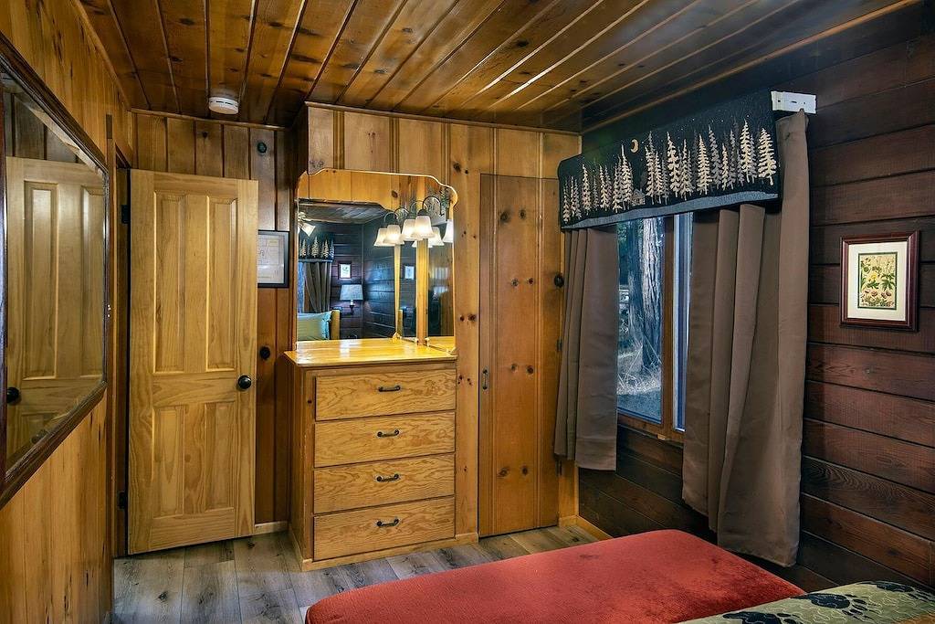 Bear Foot Pines in Wawona, Mariposa County