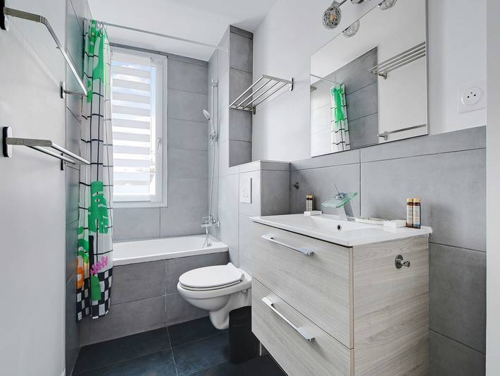 Entire apartment, Cozy Apartment 2Bdr/4P - in the Heart of Suresnes in Suresnes, Hauts-de-Seine