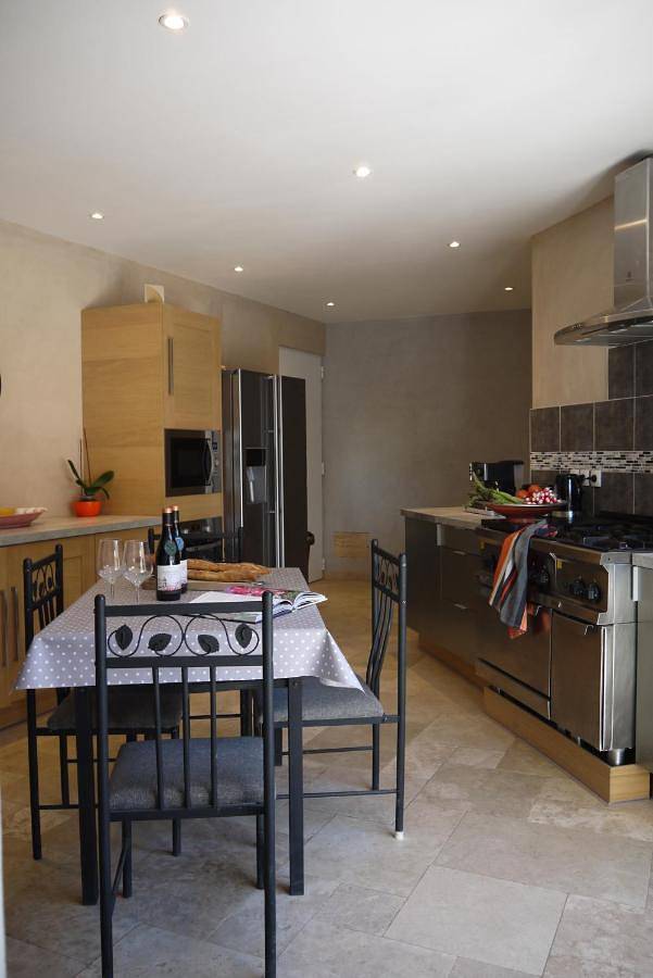 Four-Bedroom House in Foissac, Région de Nîmes