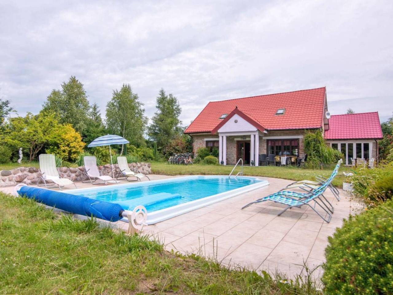 Atmospheric holiday home with a swimming pool in Polish Baltic Sea