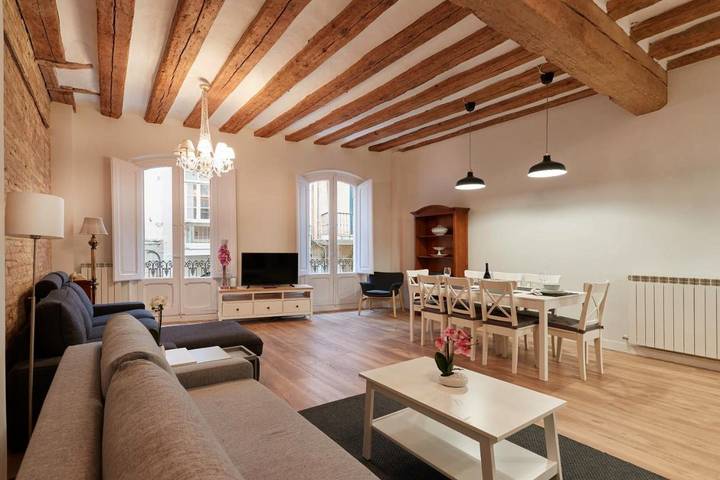 Apartamento para 6 personas, con vistas y terraza en Pamplona