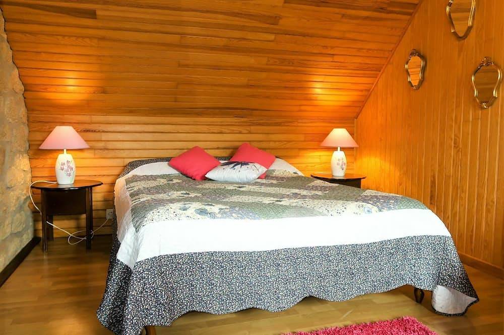 Lovely apartment in villa for 6 people with pets allowed and parking in Pont-l'Abbé, Quimper region