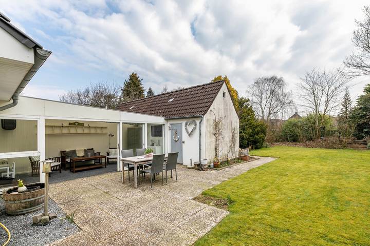 Holiday Home 'Nilsson' with Private Terrace, Private Garden and Wi-Fi in Heide, Heide and surroundings