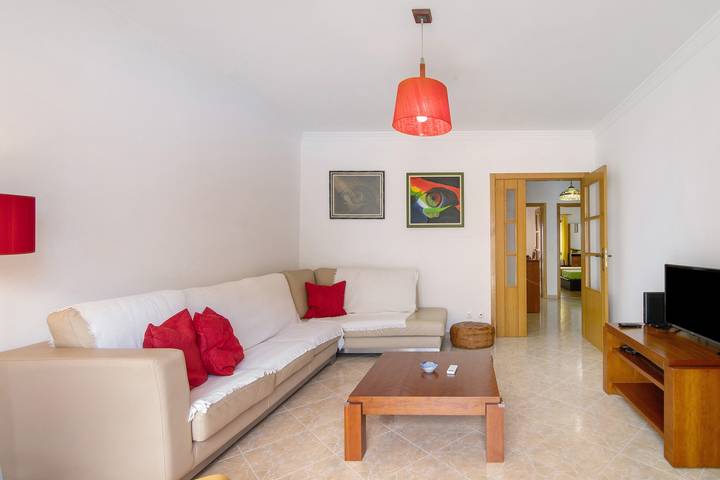 Appartement entier, Appartement 'Varandas Do Guadiana' avec piscine partagée, Wi-Fi et climatisation in Vila Real de Santo António, District de Faro