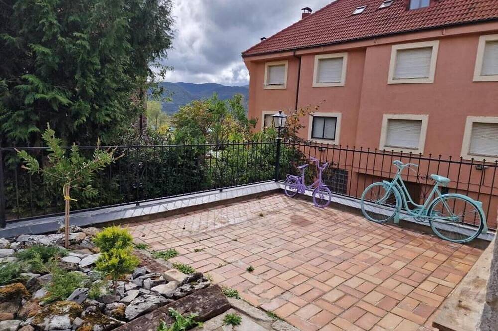 Casa rural 'Los Kukos' con vistas al lago, terraza compartida y Wi-Fi in Riaño, Cordillera Cantábrica