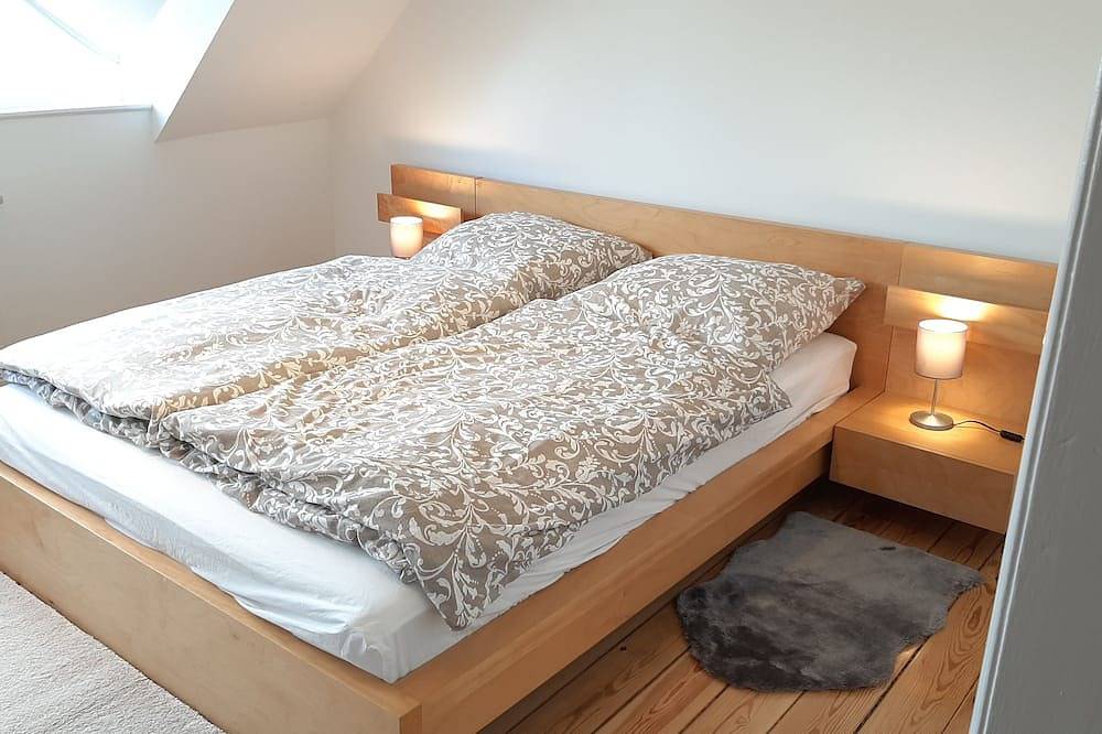 Ganze Wohnung, Sanierte Fewo in denkmalgeschützter Villa mit Seeblick in Schwerin, Schweriner See