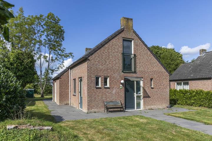Vakantiepark voor 6 personen, with Balkon/Terras and Terras as well as Tuin and Zwembad in Rhenen