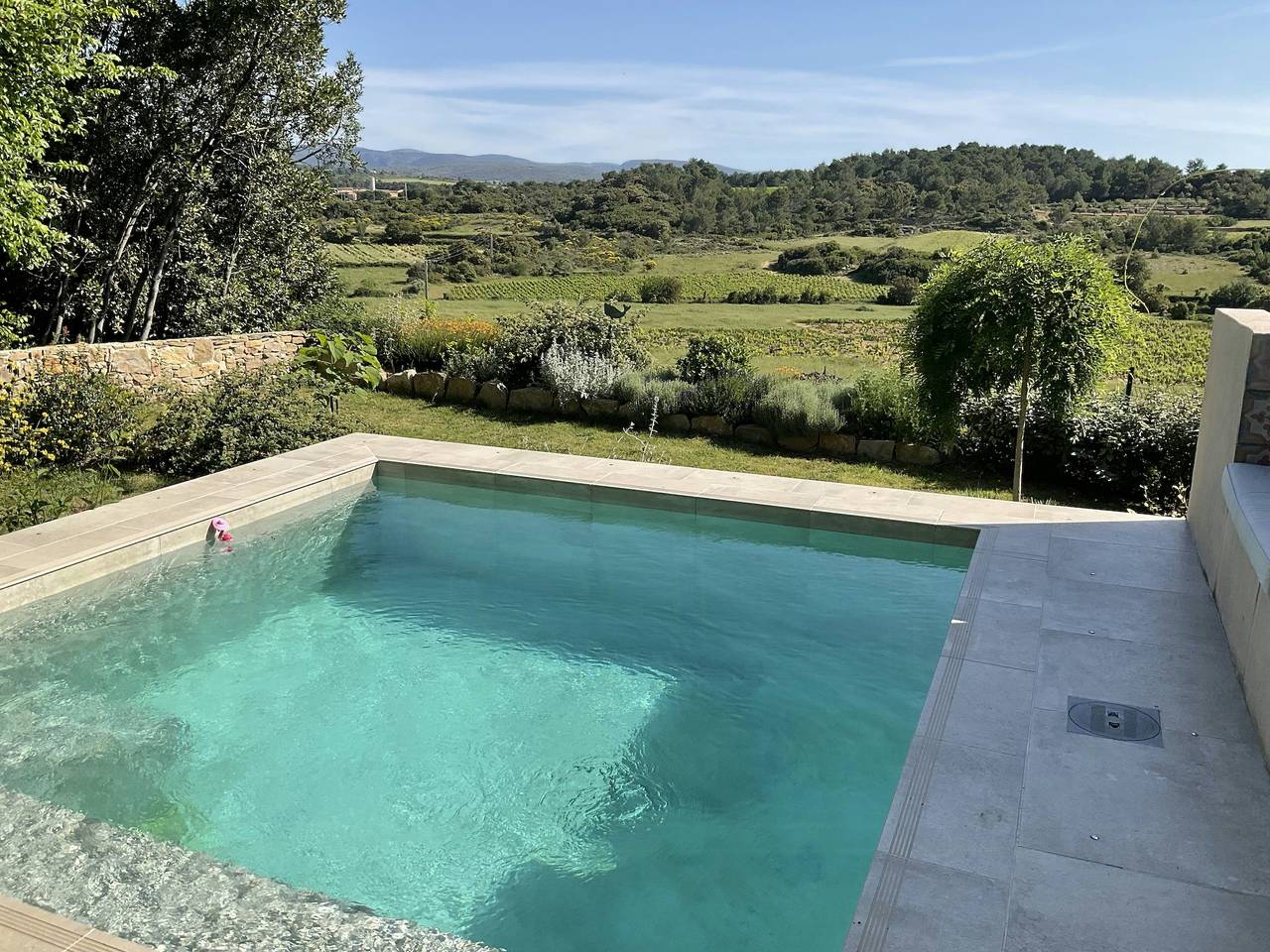 Cottage du vigneron avec vue sur les vignes et les montagnes in La Caunette, Région de Béziers