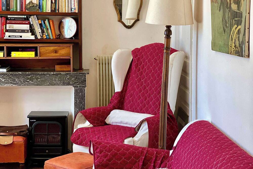 La Tour Enchantee - Castle Stay in Ocquerre, Seine-et-Marne