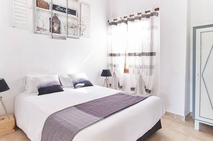 Gîte pour 8 personnes, avec jacuzzi et jardin ainsi que terrasse et piscine