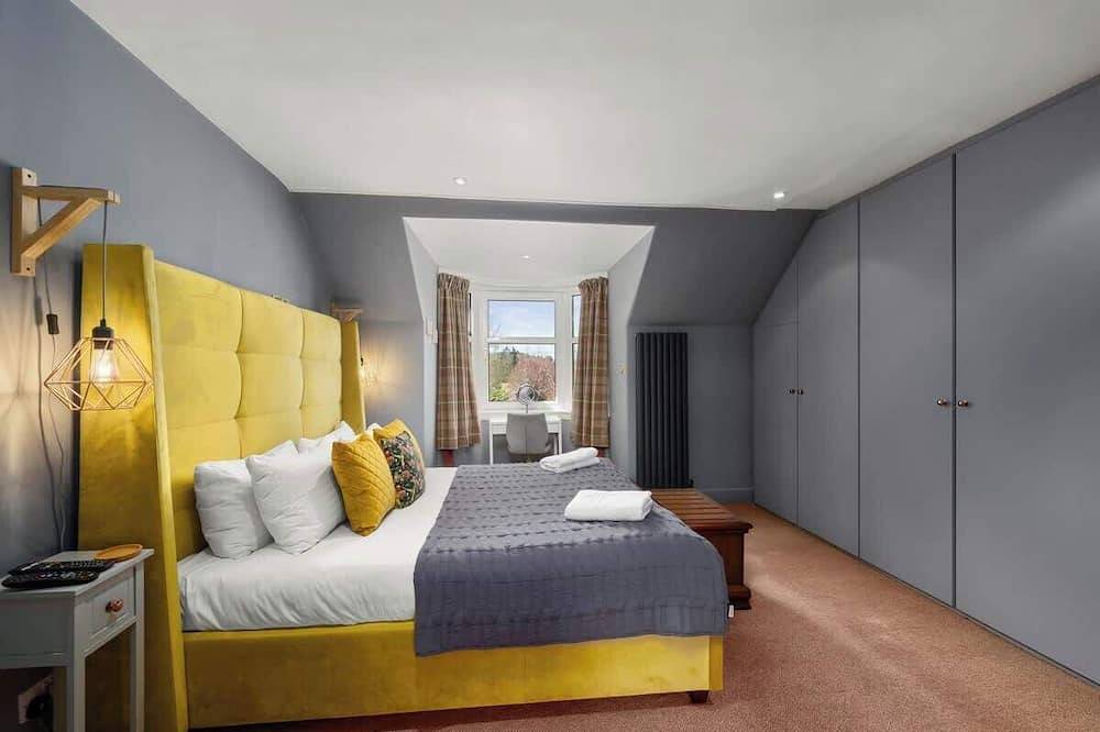 Gilmore House - 5 Bedroom Home With Hot Tub in Blairgowrie (Perthshire), Perthshire