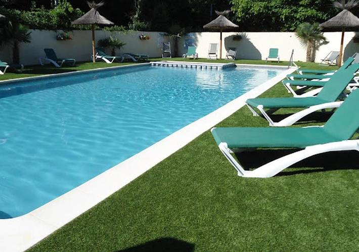 Camping pour 2 personnes, avec Terrasse ainsi que Jardin et Piscine