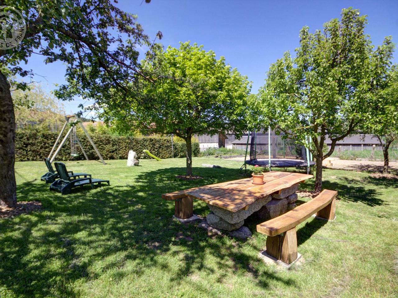 Gîte spacieux au cœur de la nature avec cheminée et activités extérieures in Saint-Romain-d'Urfé, Région de Roanne