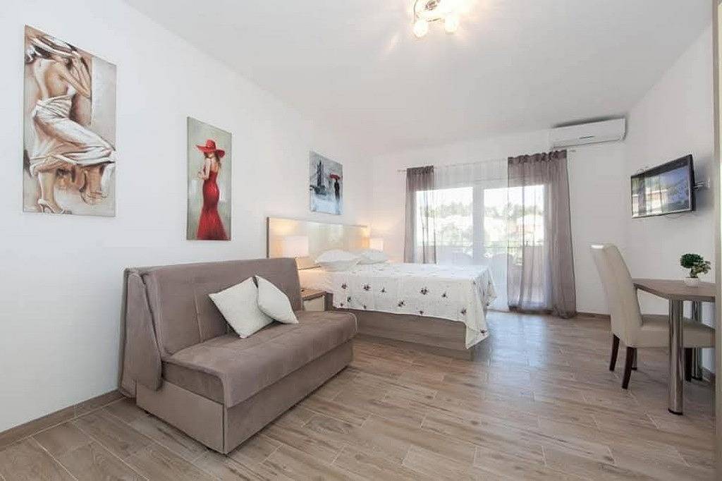 Ganze Wohnung, Studio Appartement mit Balkon und Meerblick Tucepi, Makarska -a in Tucepi, Makarska Riviera