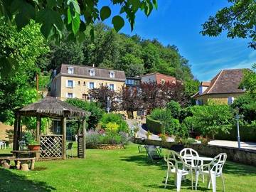 Hôtel pour 3 personnes, avec piscine ainsi que bassin pour enfant et jardin, animaux acceptés à Vitrac