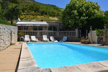 Gîte pour 6 personnes, avec piscine et terrasse à La Roche-sur-le-Buis