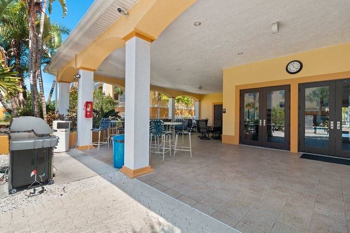 Vacation rental for 6 people, with balcony and pool in Seminole