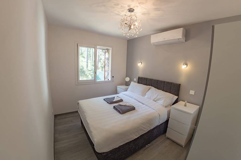 Recientemente renovado para 2019!  Alquiler de villa de lujo en el sur de Francia para 10 in Le Rouret, Region de Cannes
