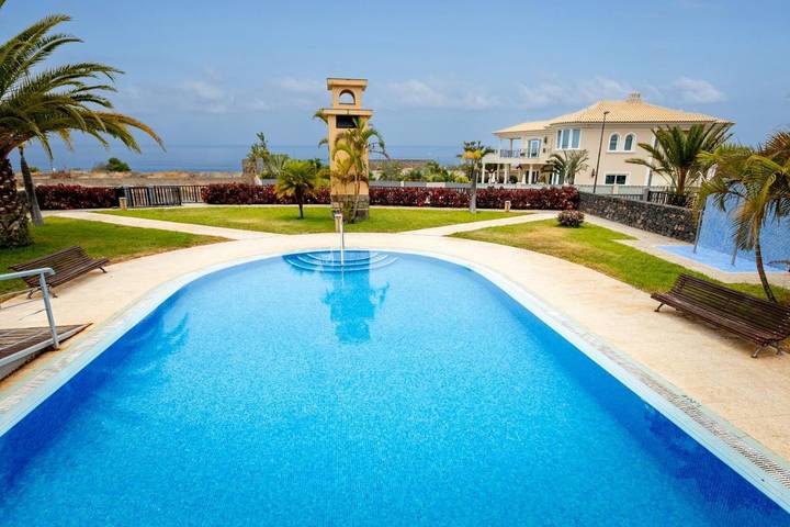 Apartamento para 7 personas, con piscina además de vistas y jardín en La Quinta