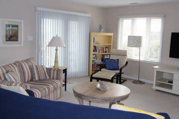 Vacation House for 7 Guests in Emerald Isle, Carteret County, Picture 4
