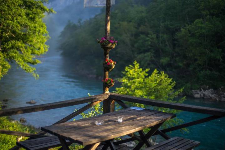 Villaggio vacanza per 6 persone, con Balcone e Terrazza nonché Giardino e Panorama in Montenegro