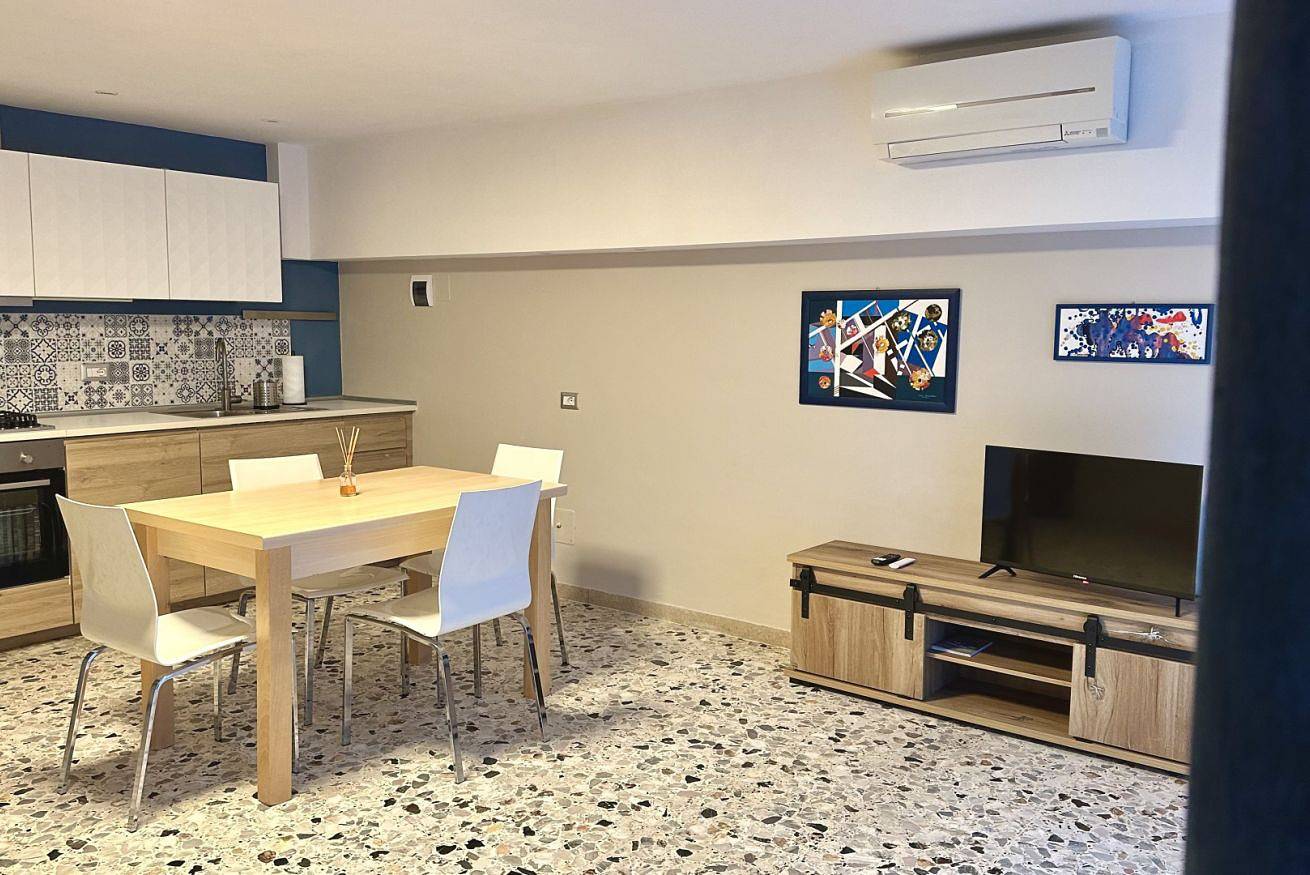 Apartamento entero, S122 Sirolo, one bedroom apartment 50 meters from the square in Sirolo, Riviera del Conero