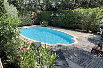 Gîte pour 6 personnes, avec terrasse et jardin à Lamanon