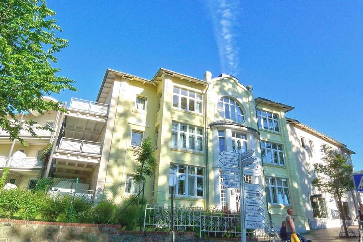Ferienwohnung für 2 Personen, mit Balkon und Pool sowie Sauna in Göhren