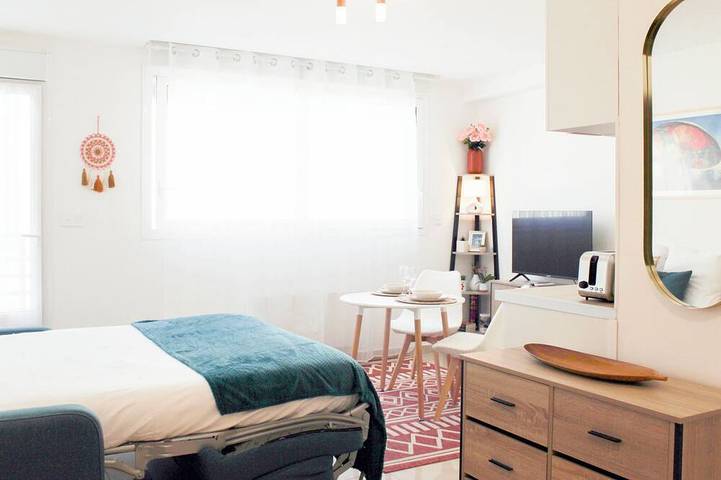Ganze Wohnung, New studio with balcony near Gallieni metro. in Bagnolet, Seine-Saint-Denis