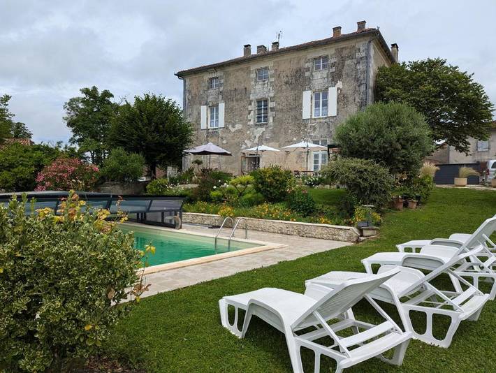 Gîte pour 2 personnes, avec jardin ainsi que terrasse et piscine à Montignac-le-Coq - 4