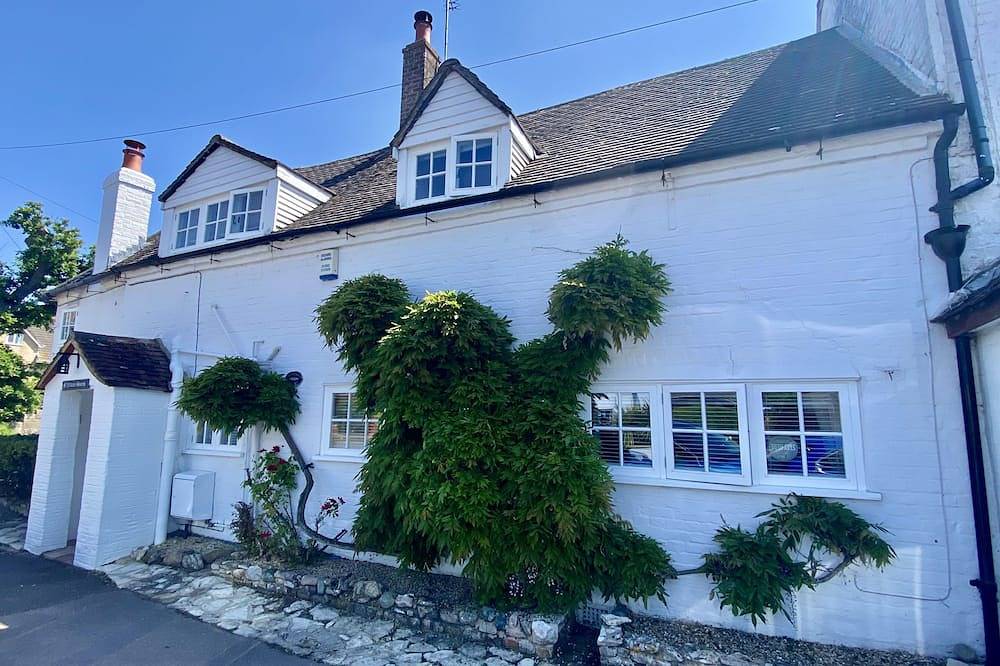 Log Cabin for 4 People in Poole, Poole Harbour