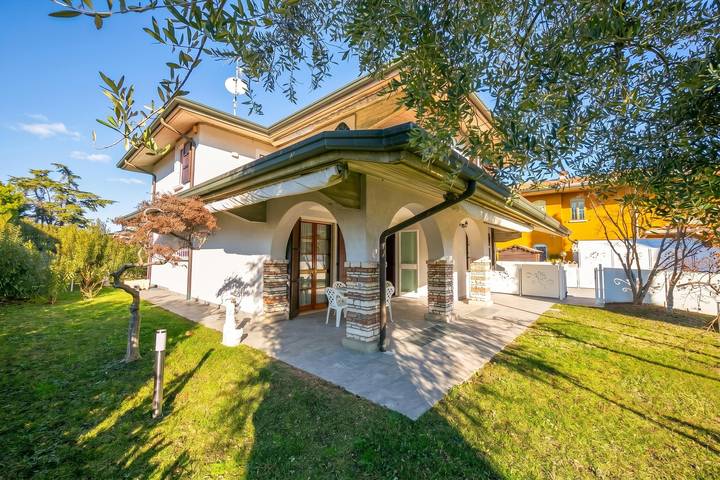 Appartement de vacances pour 4 personnes, avec Terrasse sur le Lac de Garde