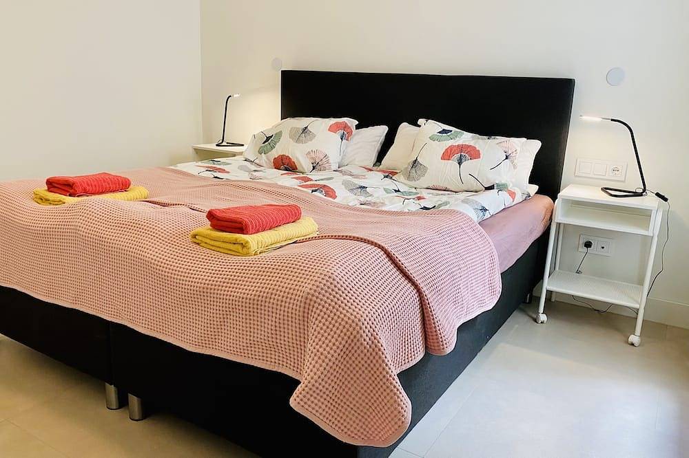 Hel lejlighed, Large one bedroom apartment with sea views. Large terrace. in Torrox Costa, Torrox