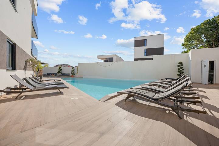 Villa pour 45 personnes, avec piscine ainsi que jardin et balcon à Pomer - 2