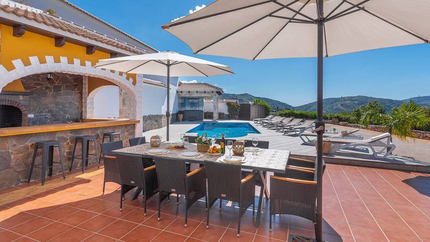 Casa rural para 12 personas, con balcón/terraza además de piscina y jacuzzi en Sayalonga - 4